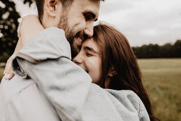 ازدواج - رابطه زناشویی با همسر -شناخت مردان و زنان - عشق محبت، علاقه - روانشناسی مهارت های ارتباطی دختران و پسران