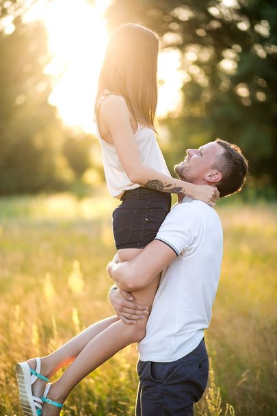 رابطه عاطفی - آموزش روابط زناشویی -شناخت مردان و زنان - عشق محبت - روانشناسی مهارت‌های ارتباطی دختران و پسران