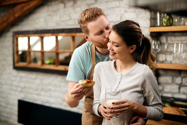 رابطه عاطفی - آموزش روابط زناشویی -شناخت مردان و زنان - عشق محبت - روانشناسی مهارت‌های ارتباطی دختران و پسران