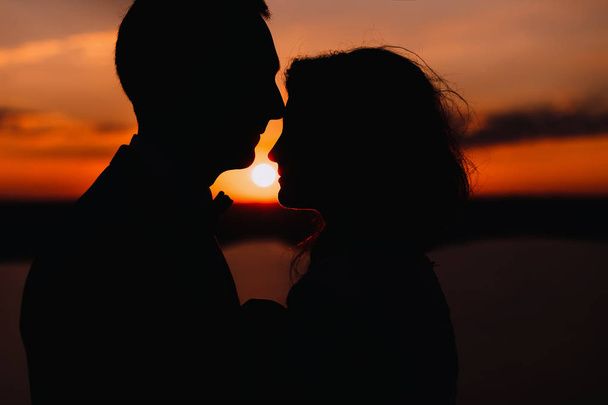 رابطه عاطفی - آموزش روابط زناشویی -شناخت مردان و زنان - عشق محبت - روانشناسی مهارت‌های ارتباطی دختران و پسران