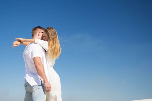 رابطه عاطفی - آموزش روابط زناشویی -شناخت مردان و زنان - عشق محبت - روانشناسی مهارتهای ارتباطی دختران و پسران