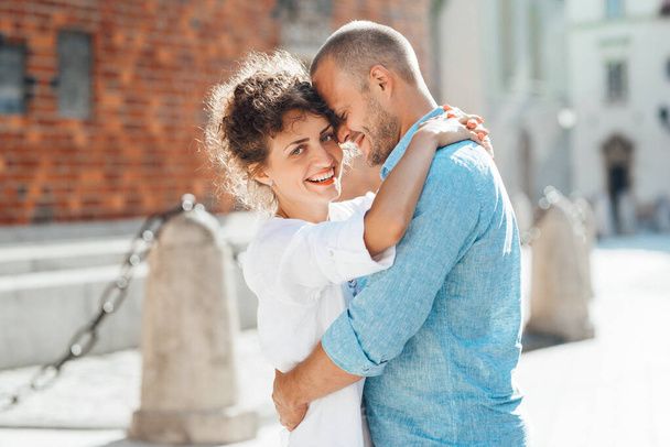 رابطه عاطفی - آموزش روابط زناشویی -شناخت مردان و زنان - عشق محبت - روانشناسی مهارت‌های ارتباطی دختران و پسران