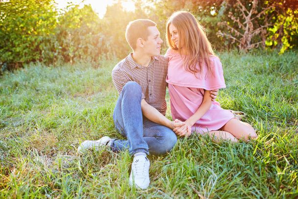 ازدواج - رابطه زناشویی با همسر -شناخت مردان و زنان - عشق محبت، علاقه - روانشناسی مهارت های ارتباطی دختران و پسران